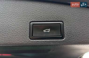 Внедорожник / Кроссовер Volkswagen Touareg 2013 в 