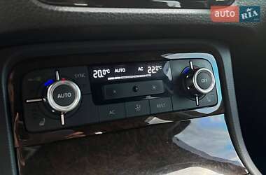 Внедорожник / Кроссовер Volkswagen Touareg 2013 в 