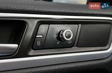 Внедорожник / Кроссовер Volkswagen Touareg 2013 в 