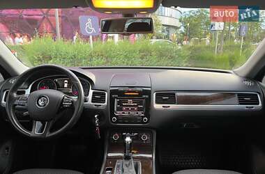 Внедорожник / Кроссовер Volkswagen Touareg 2013 в 