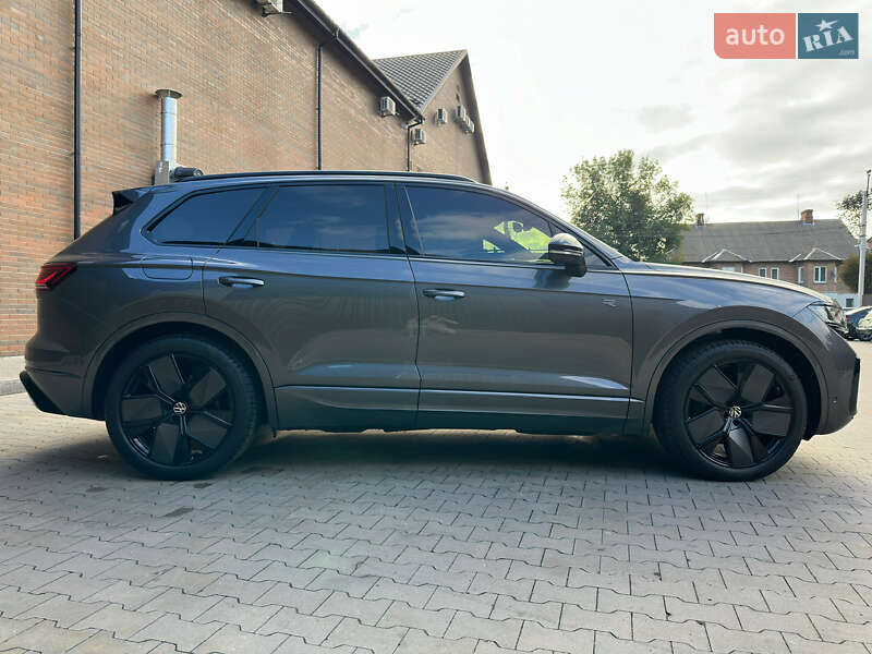 Позашляховик / Кросовер Volkswagen Touareg 2023 в Козятині