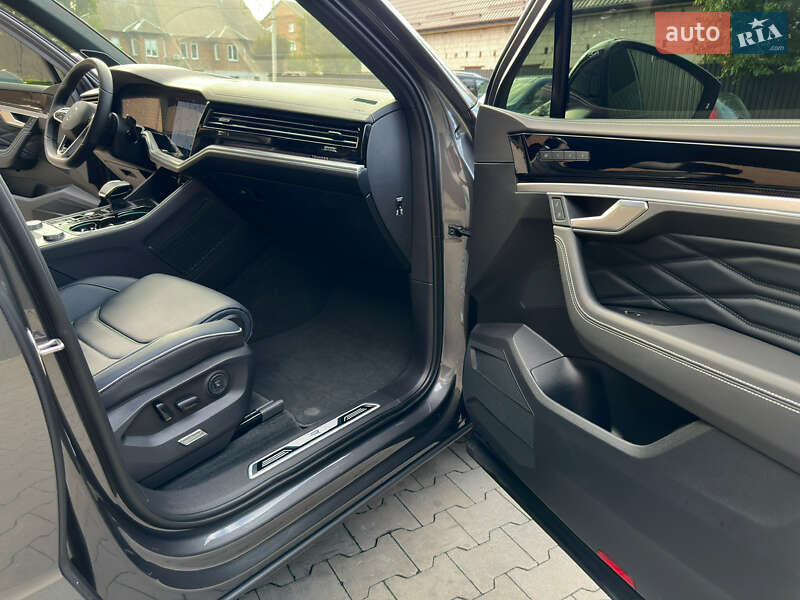 Позашляховик / Кросовер Volkswagen Touareg 2023 в Козятині