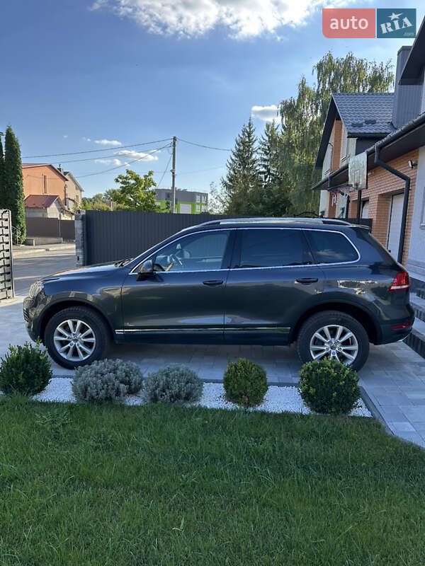 Внедорожник / Кроссовер Volkswagen Touareg 2012 в Тернополе