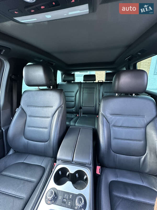 Внедорожник / Кроссовер Volkswagen Touareg 2012 в Тернополе