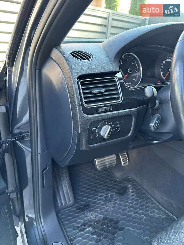 Внедорожник / Кроссовер Volkswagen Touareg 2012 в Тернополе