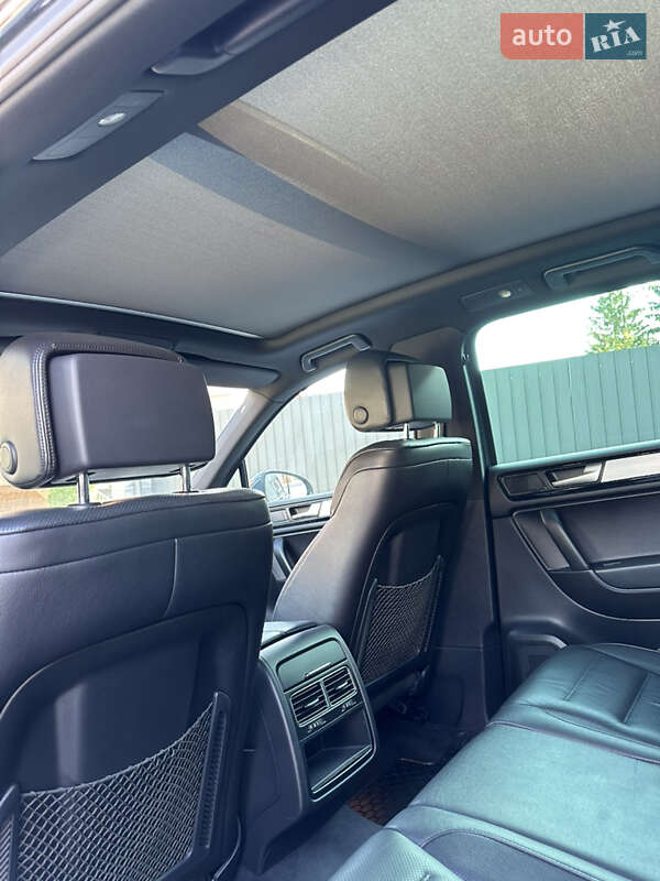 Внедорожник / Кроссовер Volkswagen Touareg 2012 в Тернополе