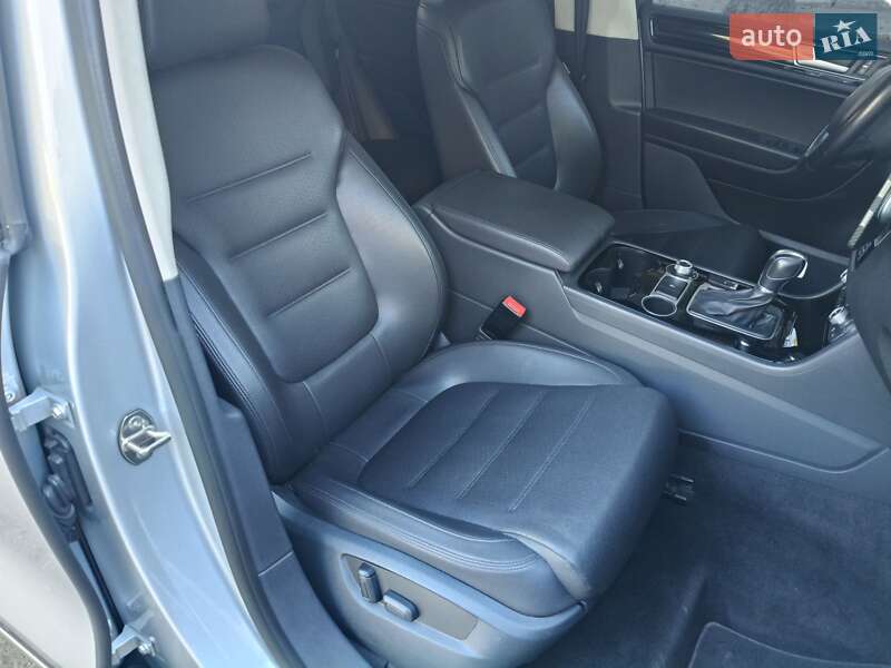 Позашляховик / Кросовер Volkswagen Touareg 2015 в Дніпрі фото 14 Позашляховик / Кросовер Volkswagen Touareg 2015 в Дніпрі
