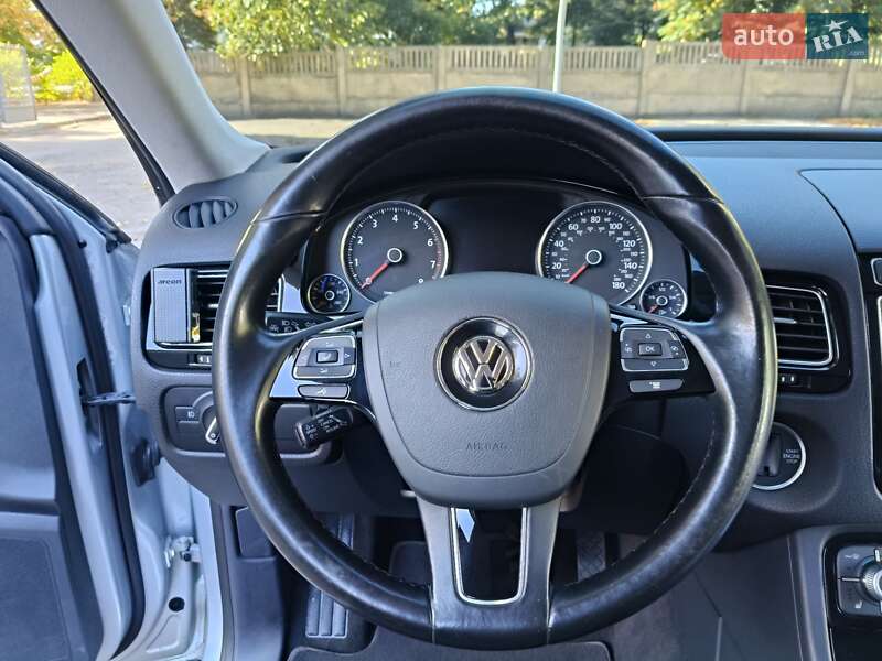Позашляховик / Кросовер Volkswagen Touareg 2015 в Дніпрі фото 26 Позашляховик / Кросовер Volkswagen Touareg 2015 в Дніпрі