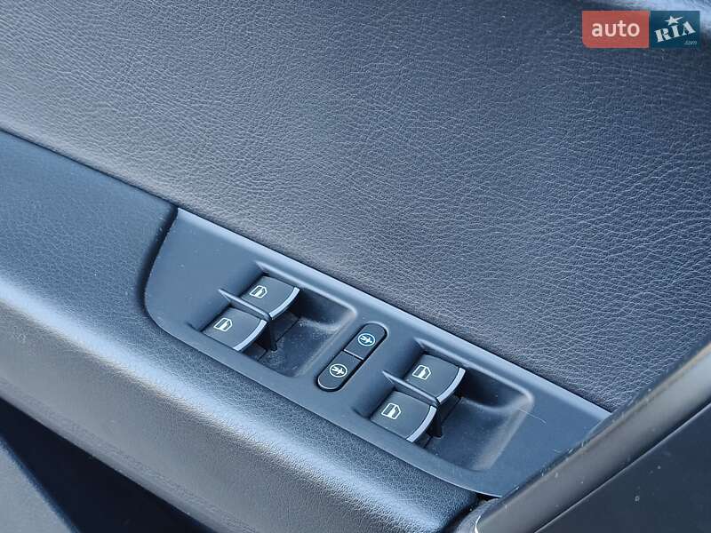 Позашляховик / Кросовер Volkswagen Touareg 2015 в Дніпрі фото 21 Позашляховик / Кросовер Volkswagen Touareg 2015 в Дніпрі