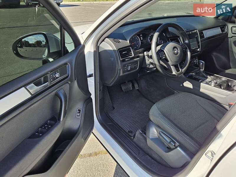 Позашляховик / Кросовер Volkswagen Touareg 2013 в Дніпрі