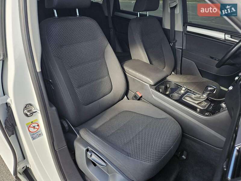 Позашляховик / Кросовер Volkswagen Touareg 2013 в Дніпрі