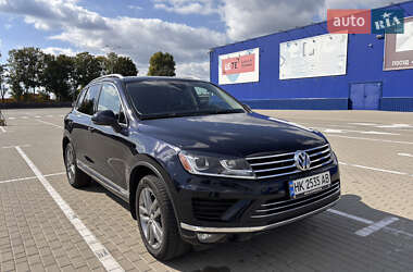 Внедорожник / Кроссовер Volkswagen Touareg 2015 в Тернополе