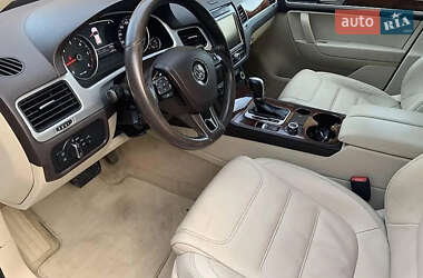 Внедорожник / Кроссовер Volkswagen Touareg 2012 в 