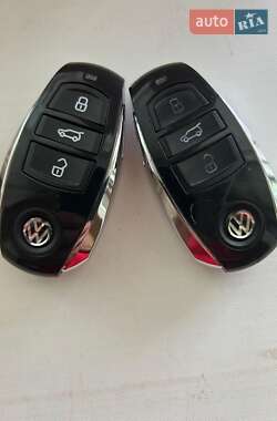 Внедорожник / Кроссовер Volkswagen Touareg 2012 в 