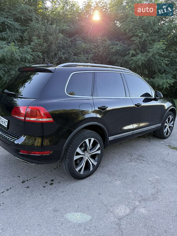 Внедорожник / Кроссовер Volkswagen Touareg 2012 в Баре