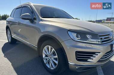 Позашляховик / Кросовер Volkswagen Touareg 2015 в Києві