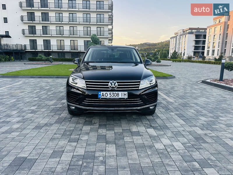 Внедорожник / Кроссовер Volkswagen Touareg 2017 в Мукачево