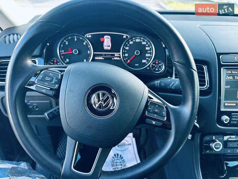 Внедорожник / Кроссовер Volkswagen Touareg 2017 в Мукачево