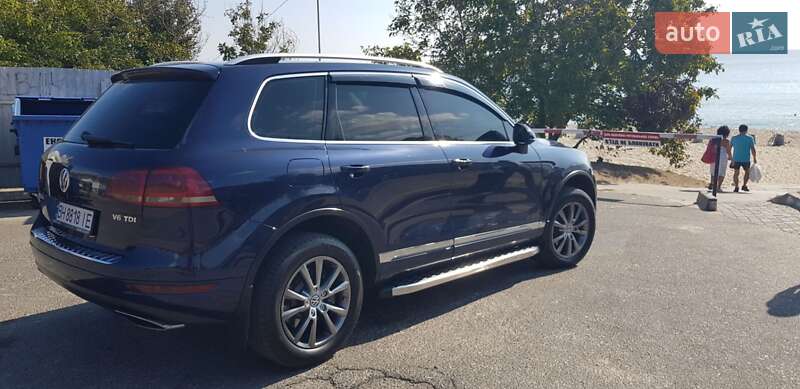 Внедорожник / Кроссовер Volkswagen Touareg 2012 в Черноморске