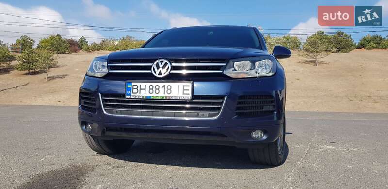 Внедорожник / Кроссовер Volkswagen Touareg 2012 в Черноморске