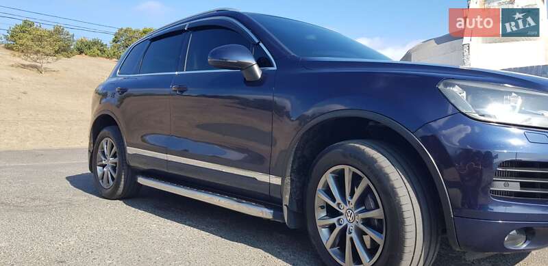 Внедорожник / Кроссовер Volkswagen Touareg 2012 в Черноморске