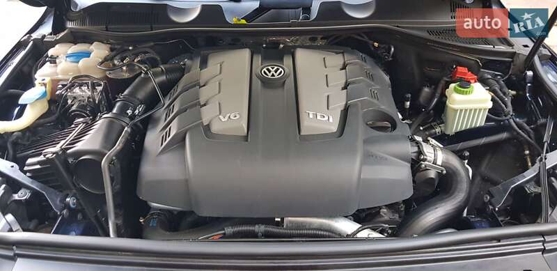Внедорожник / Кроссовер Volkswagen Touareg 2012 в Черноморске