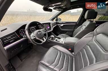 Внедорожник / Кроссовер Volkswagen Touareg 2019 в 