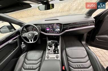 Внедорожник / Кроссовер Volkswagen Touareg 2019 в 
