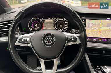 Внедорожник / Кроссовер Volkswagen Touareg 2019 в 