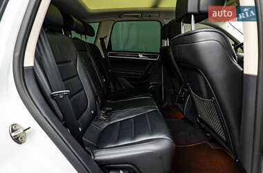 Внедорожник / Кроссовер Volkswagen Touareg 2015 в 