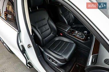 Внедорожник / Кроссовер Volkswagen Touareg 2015 в 