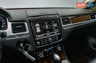 Внедорожник / Кроссовер Volkswagen Touareg 2015 в 