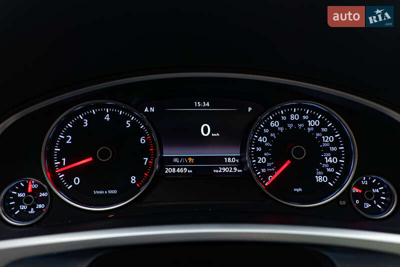 Внедорожник / Кроссовер Volkswagen Touareg 2015 в Киеве