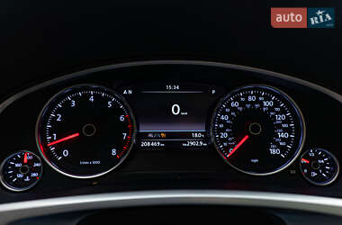 Внедорожник / Кроссовер Volkswagen Touareg 2015 в 
