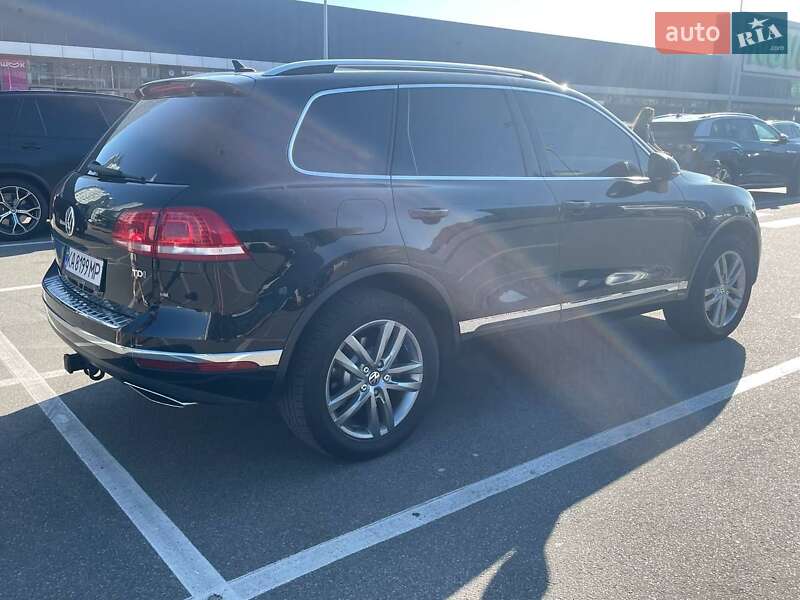 Внедорожник / Кроссовер Volkswagen Touareg 2015 в Киеве