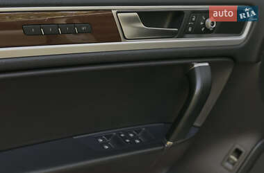 Внедорожник / Кроссовер Volkswagen Touareg 2017 в 
