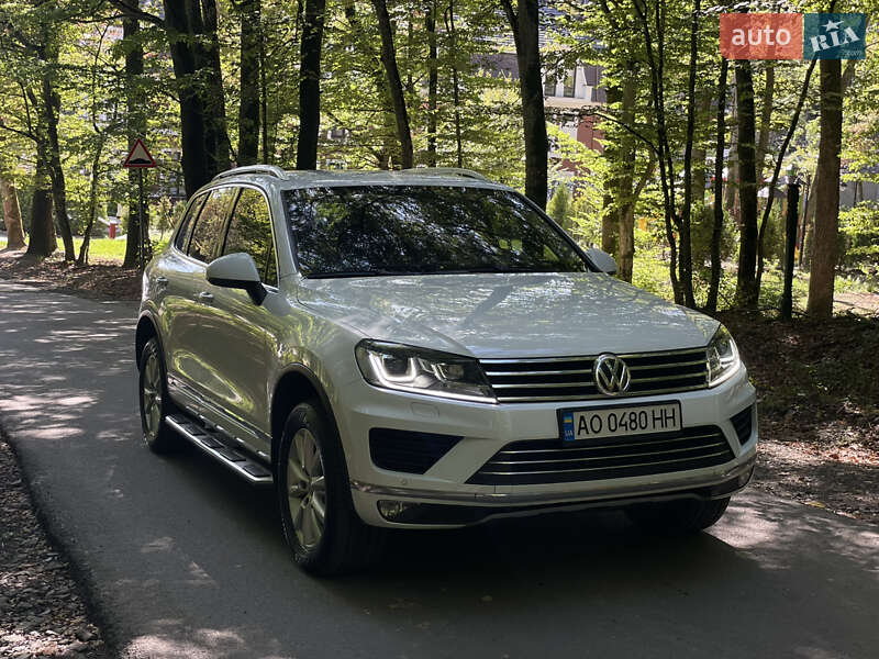 Внедорожник / Кроссовер Volkswagen Touareg 2017 в 