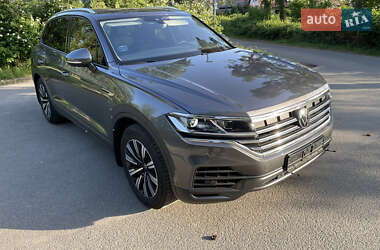 Внедорожник / Кроссовер Volkswagen Touareg 2021 в Вишневом