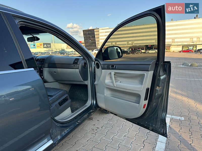 Внедорожник / Кроссовер Volkswagen Touareg 2009 в Житомире