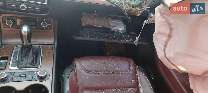 Внедорожник / Кроссовер Volkswagen Touareg 2014 в Львове