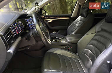 Внедорожник / Кроссовер Volkswagen Touareg 2019 в 