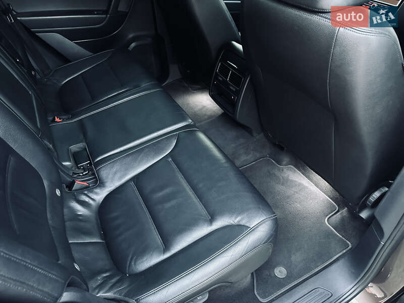 Позашляховик / Кросовер Volkswagen Touareg 2010 в Вінниці