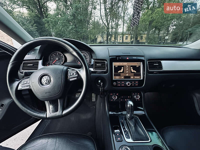 Позашляховик / Кросовер Volkswagen Touareg 2010 в Вінниці