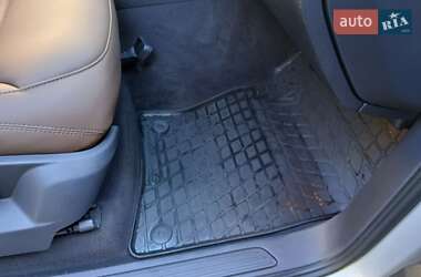 Внедорожник / Кроссовер Volkswagen Touareg 2012 в 