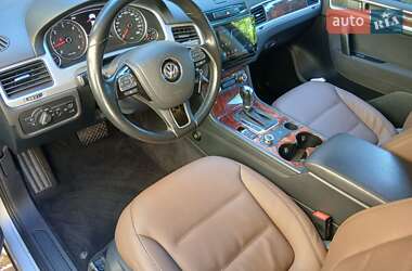 Внедорожник / Кроссовер Volkswagen Touareg 2012 в 