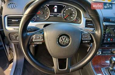 Внедорожник / Кроссовер Volkswagen Touareg 2012 в 