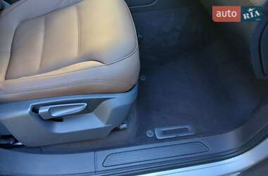 Внедорожник / Кроссовер Volkswagen Touareg 2012 в 