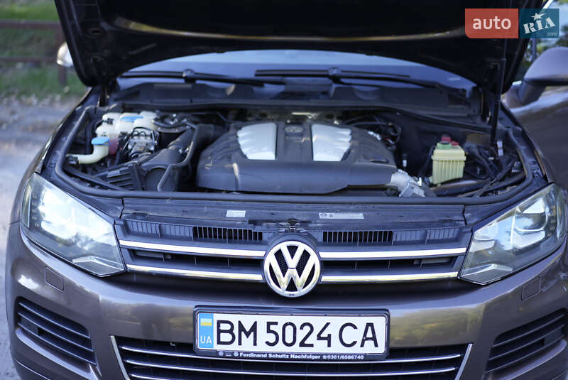 Внедорожник / Кроссовер Volkswagen Touareg 2010 в Сумах