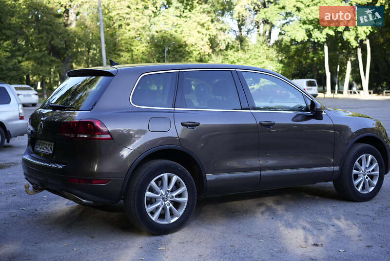 Внедорожник / Кроссовер Volkswagen Touareg 2010 в Сумах
