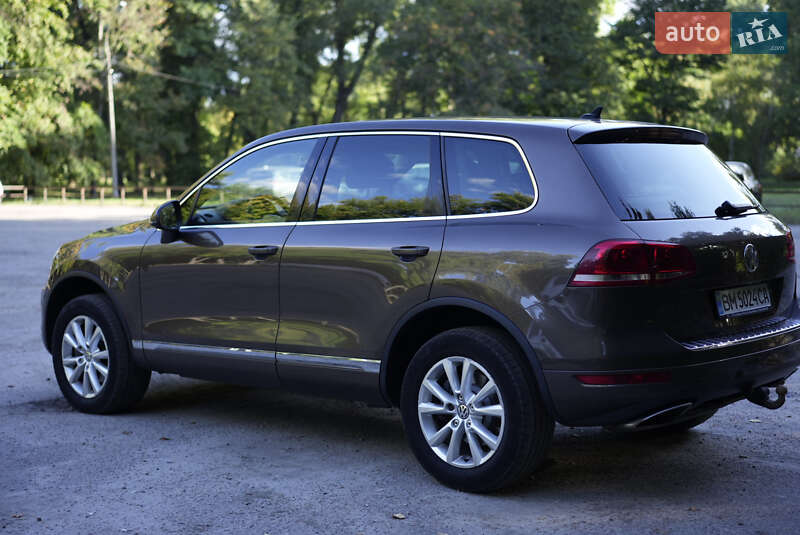 Внедорожник / Кроссовер Volkswagen Touareg 2010 в Сумах